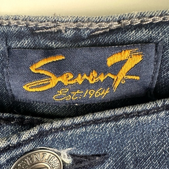 Seven7 Women’s Capri‎ Girlfriend Sz 12 Medium Wash distressed - Picture 3 of 11